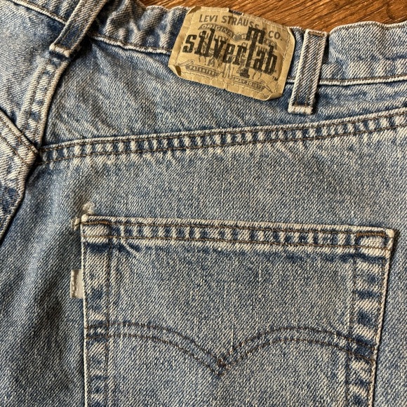 Vintage Levi’s silvertab 90’s denim shorts - Picture 5 of 6